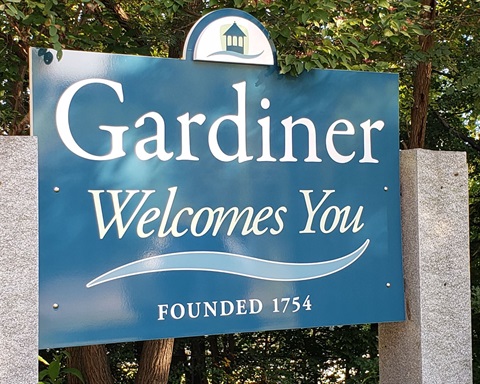 Welcome to Gardiner road sign