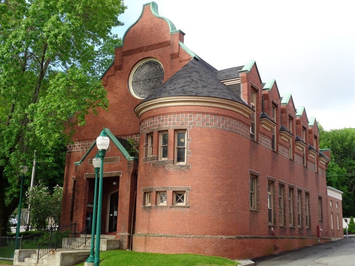 Public-Library-Gardiner-Maine.jpg